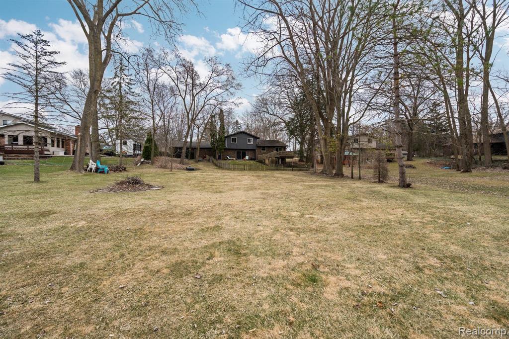 6165 VENICE Drive, Commerce Twp, MI 48382 — Photo 34