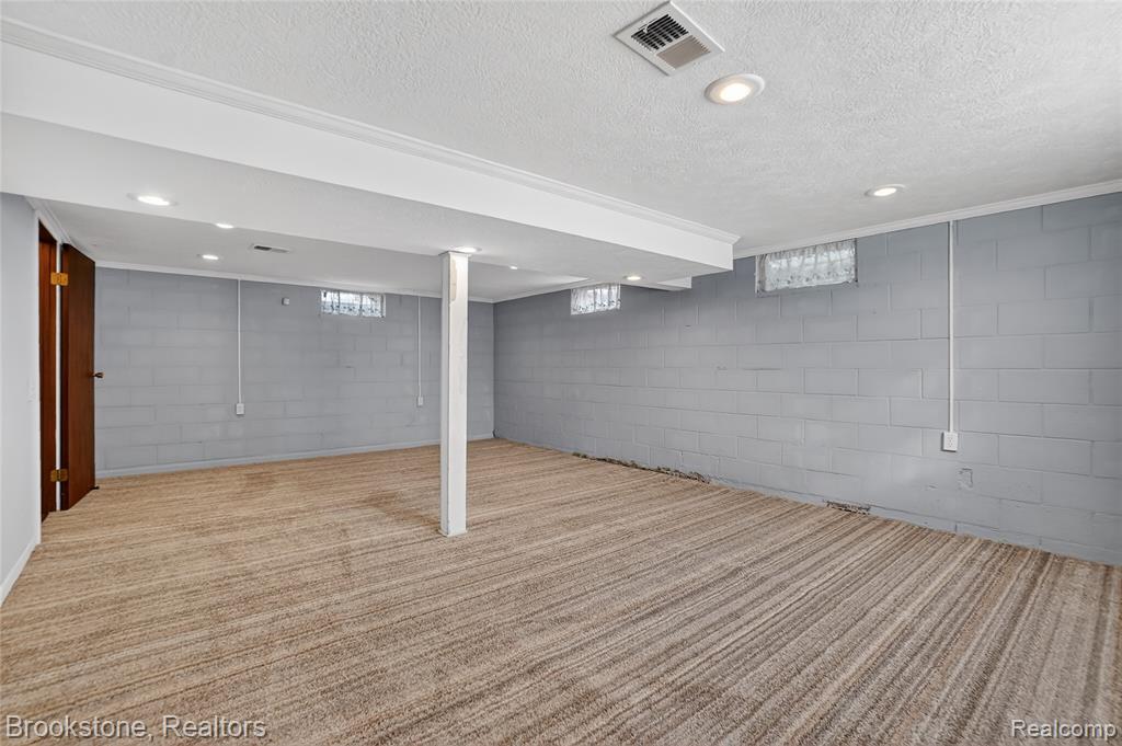 300 N Kibbee Street, MI 48879 — Photo 27