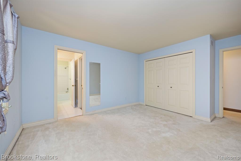4237 WOODLANDS Lane, Orchard Lake Village, MI 48323 — Photo 30