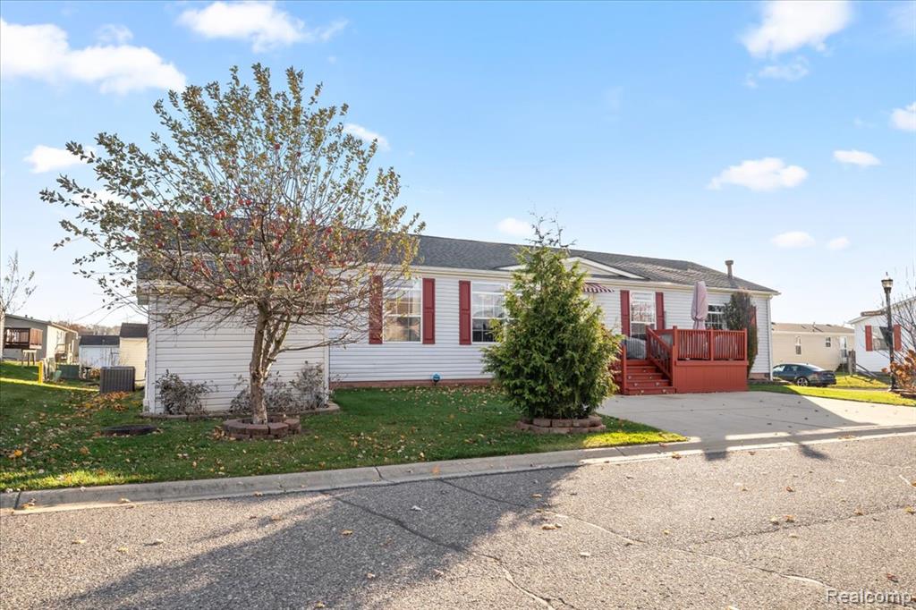 11201 Woodchester Court, South Lyon, MI 48178 — Photo 29
