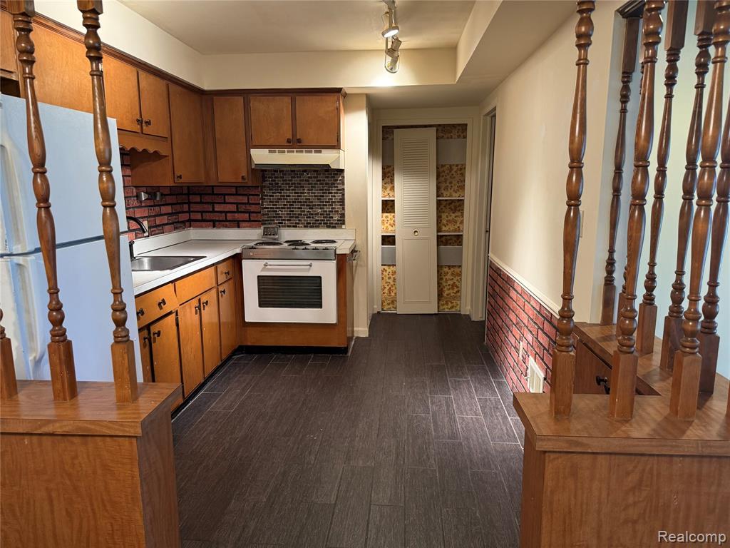 8251 Kennedy Circle, 3, Warren, MI 48093 — Photo 2