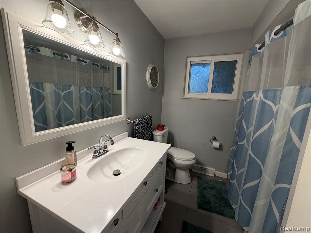 6644 Dorwood Road, Saginaw, MI 48601 — Photo 8