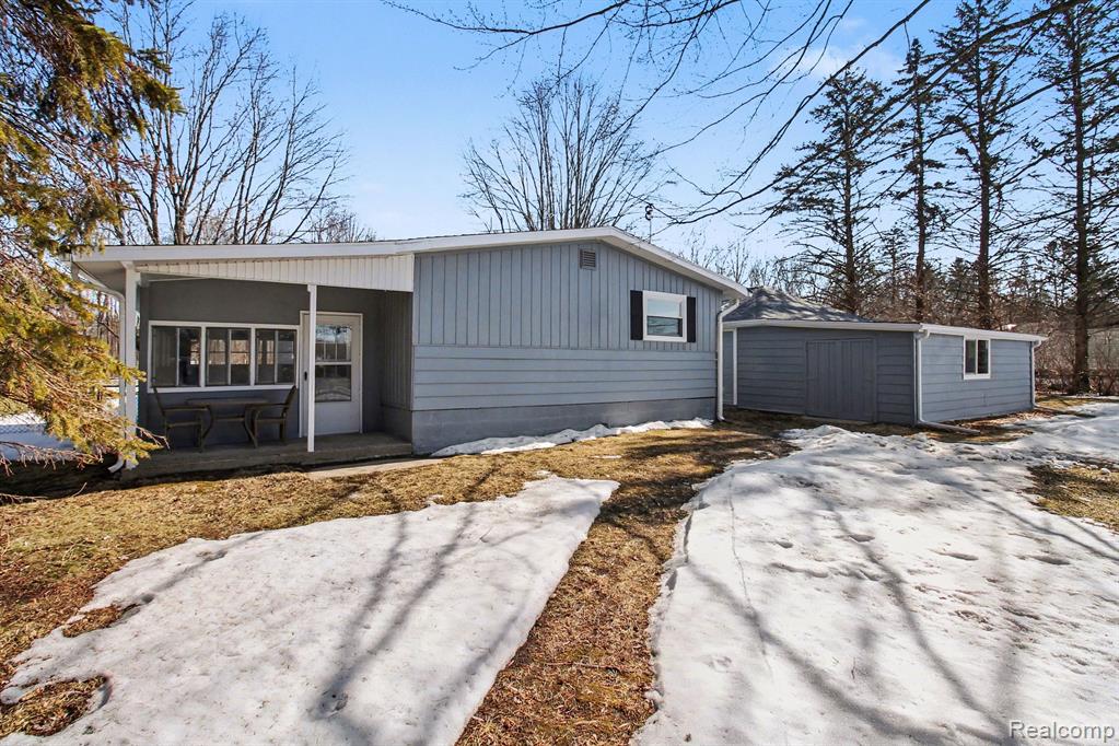 786 Red Oaks Drive, Howell, MI 48843 — Photo 2