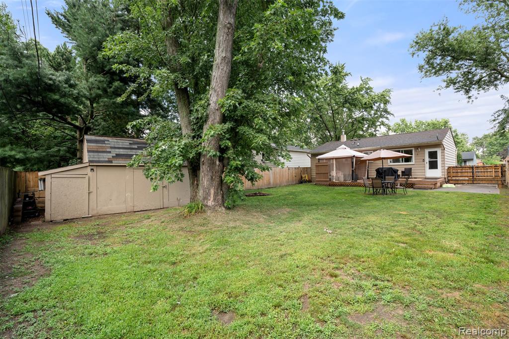2235 Mentone Street, Wolverine Lake, MI 48390 — Photo 18