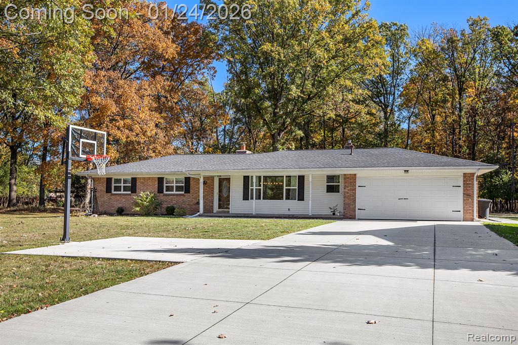 20149 Hcl Jackson, Grosse Ile, MI 48138 — front exterior