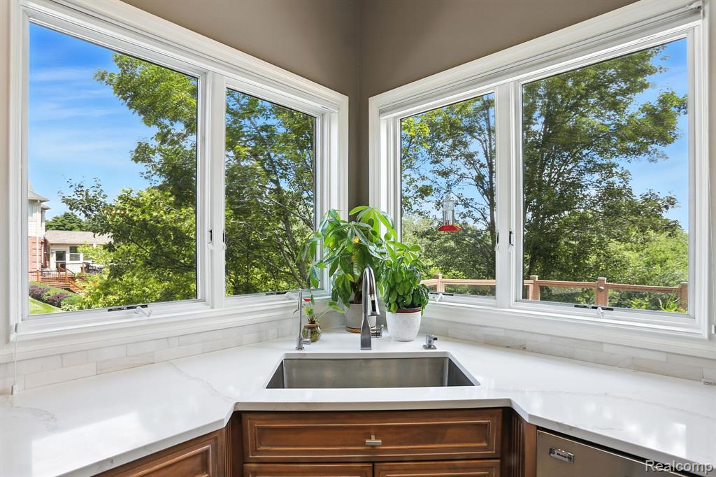815 Pinery Boulevard, Lake Orion, MI 48362 — Photo 13
