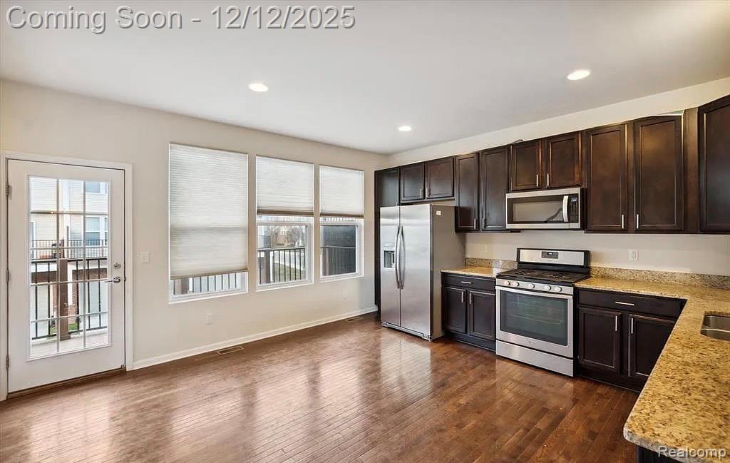 27846 Hopkins Drive, Novi, MI 48377 — Photo 6