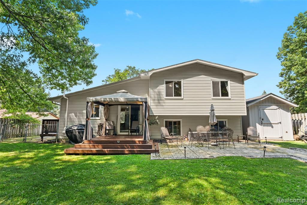 9438 Waite Drive, Fenton, MI 48430 — Photo 24
