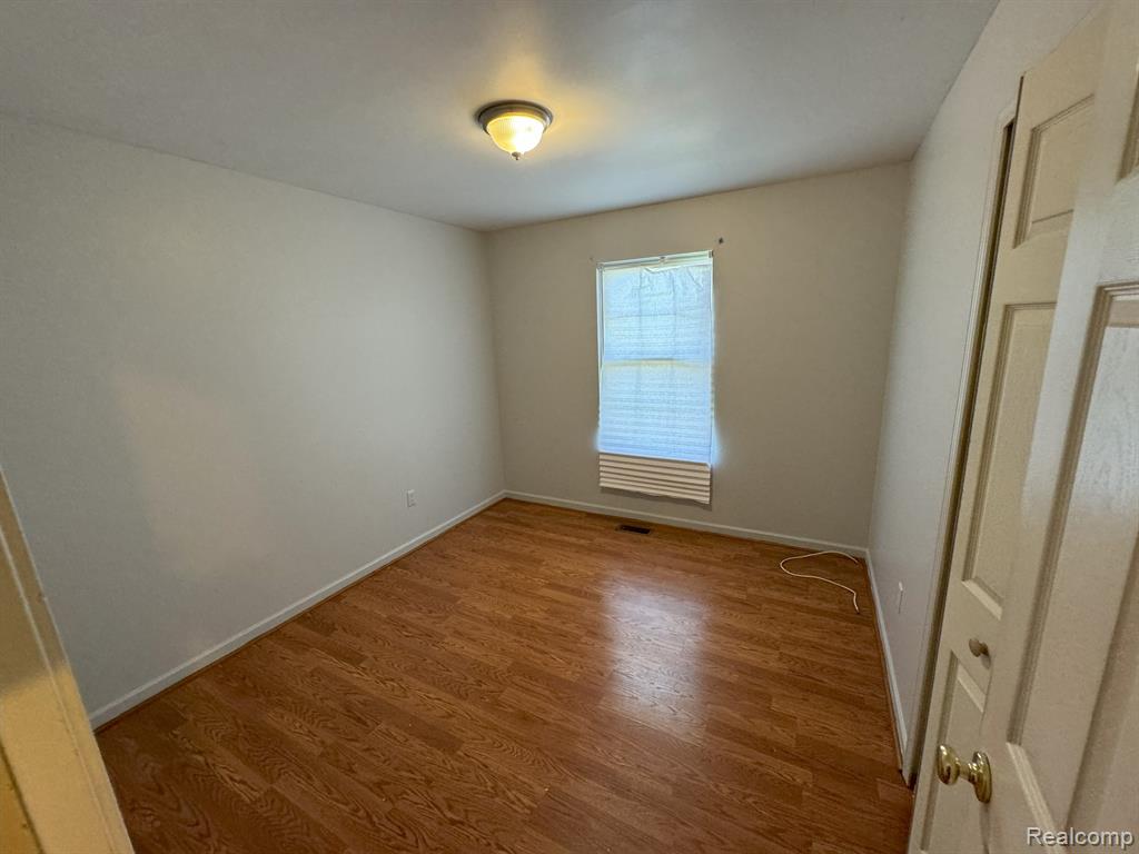490 MOONLIGHT Drive, Pontiac, MI 48340 — Photo 16