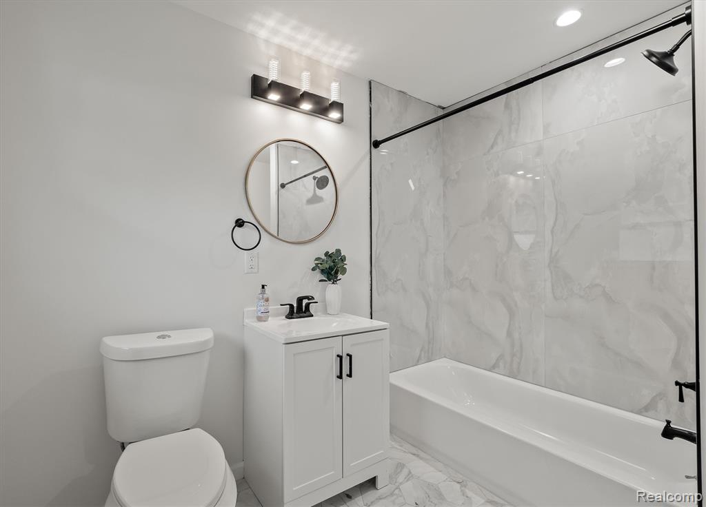 716 Hawthorn Avenue, Royal Oak, MI 48067 — Photo 13