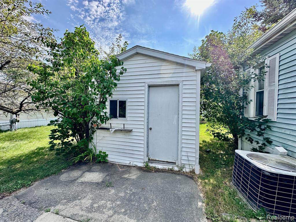 50104 AMBLESIDE, Shelby Twp, MI 48315 — Photo 4