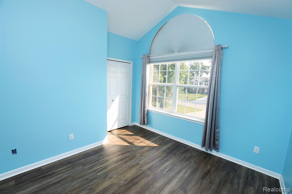 8352 OAK RIDGE Drive, Goodrich Vlg, MI — Photo 11