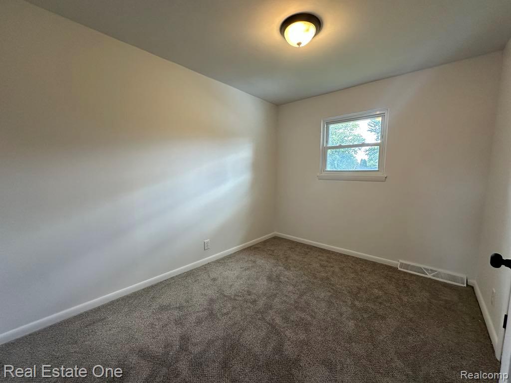 5481 Belsay Road, Grand Blanc, MI 48439 — Photo 14