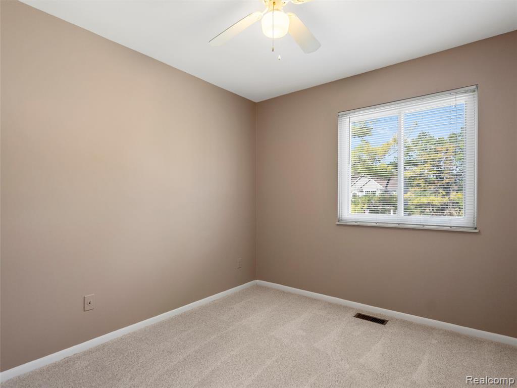 970 Golfview Drive, Lake Orion, MI 48362 — Photo 19