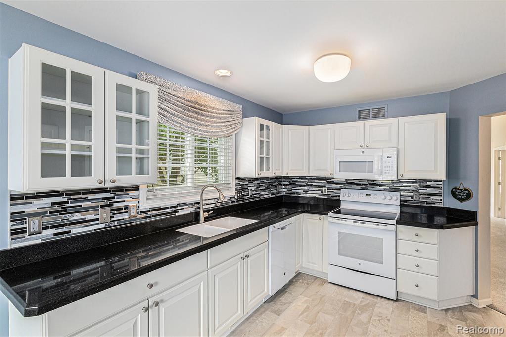 4759 New Haven Drive, Howell, MI 48843 — Photo 4
