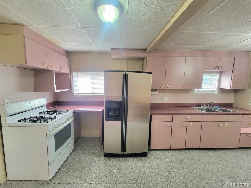 8238 Chalmers Avenue, Warren, MI 48089 — Photo 9