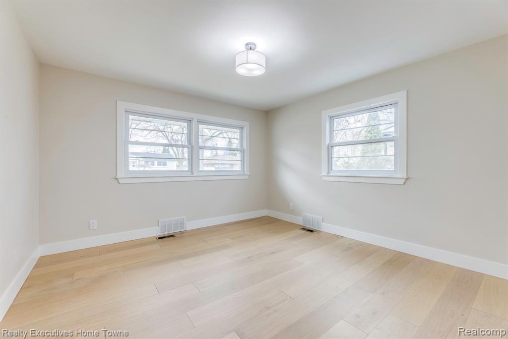 18910 Devonshire Street, Beverly Hills, MI 48025 — Photo 24