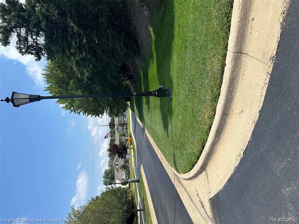 5816 PINE AIRES Drive, Sterling Heights, MI 48314 — Photo 4