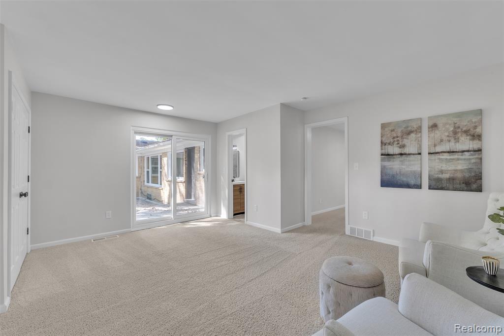 18755 Cambridge Boulevard, Lathrup Village, MI 48076 — Photo 32
