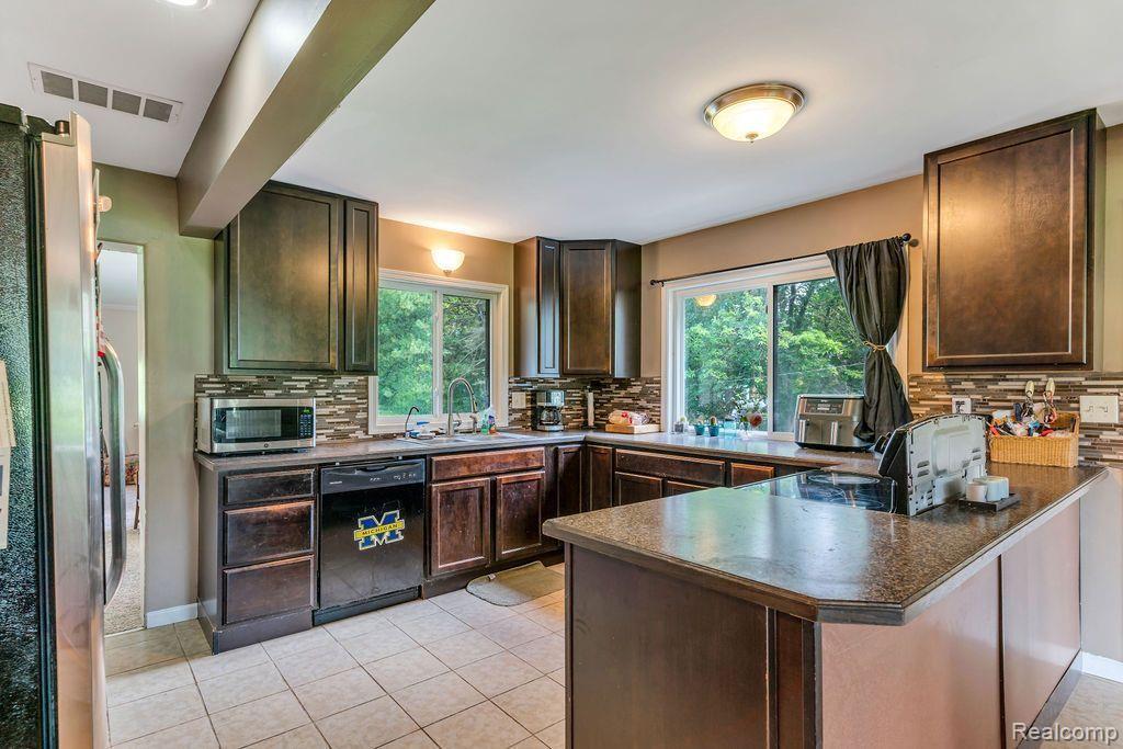 6481 DAVISON Road, Burton, MI 48509 — Photo 10