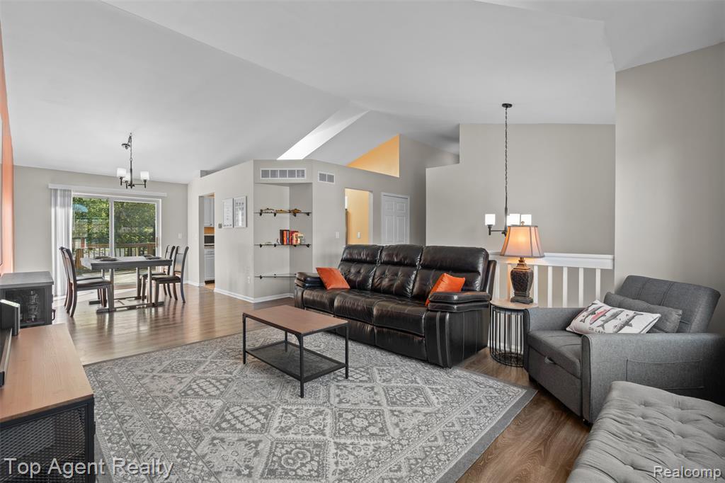 5675 Millpointe Drive, Waterford, MI 48327 — Photo 9
