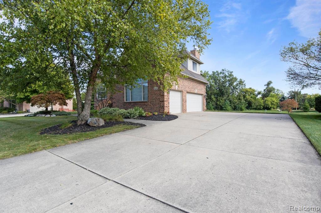 8978 WOODLORE SOUTH Drive, Plymouth, MI 48170 — Photo 7