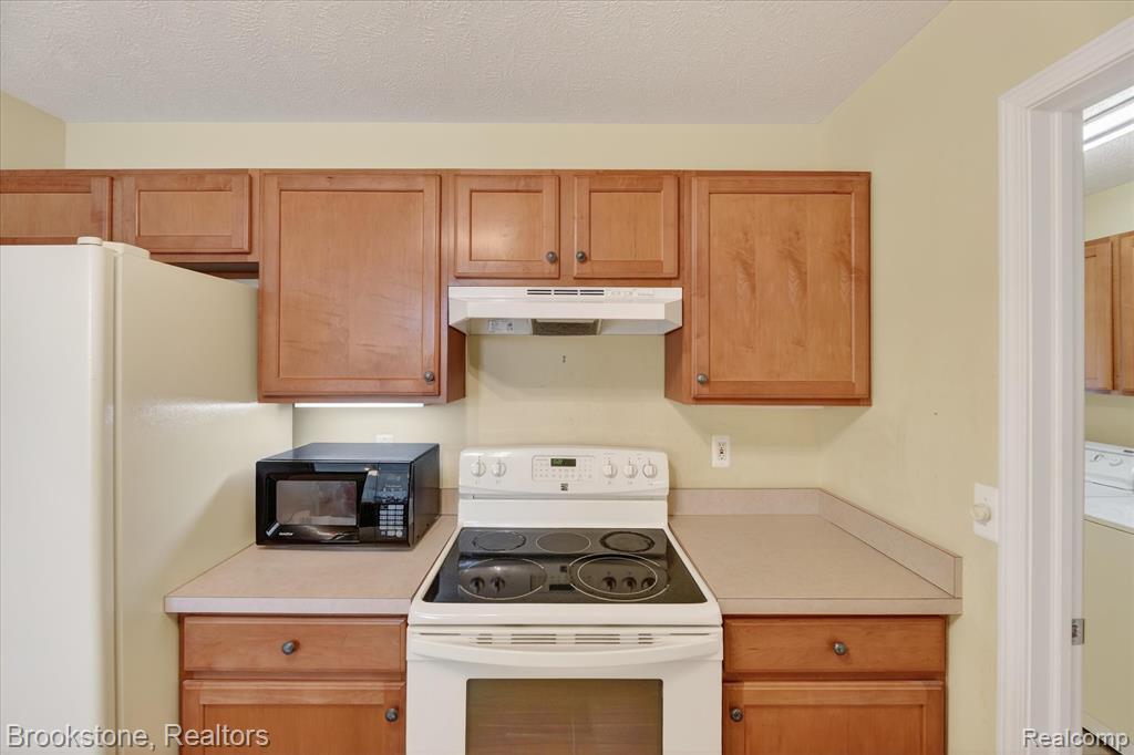 986 Spirea, 44, Howell, MI 48843 — Photo 18