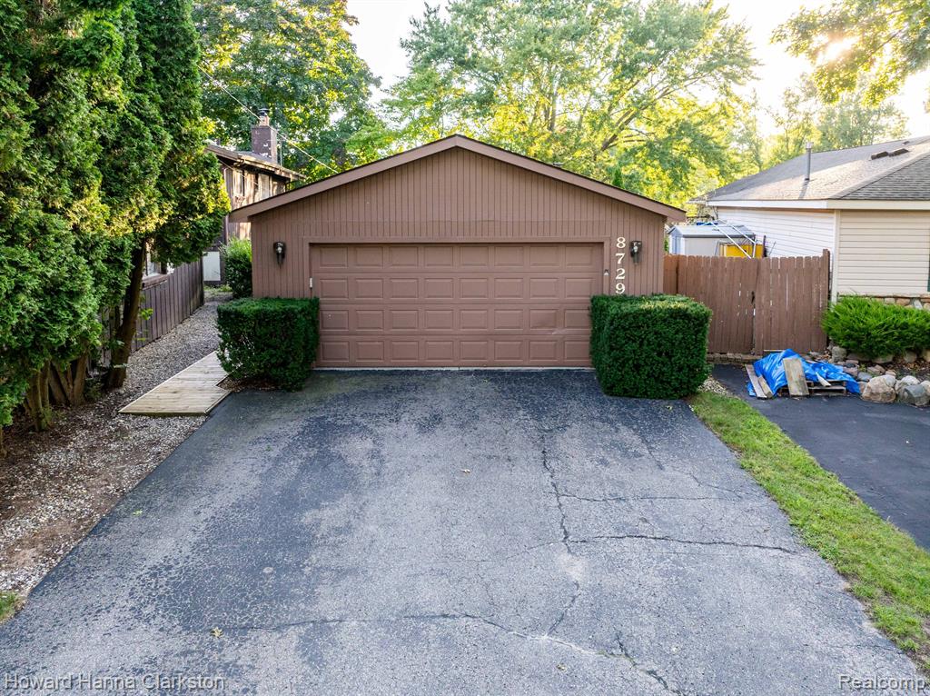 8729 Sherwood Drive, Davisburg, MI 48350 — Photo 36