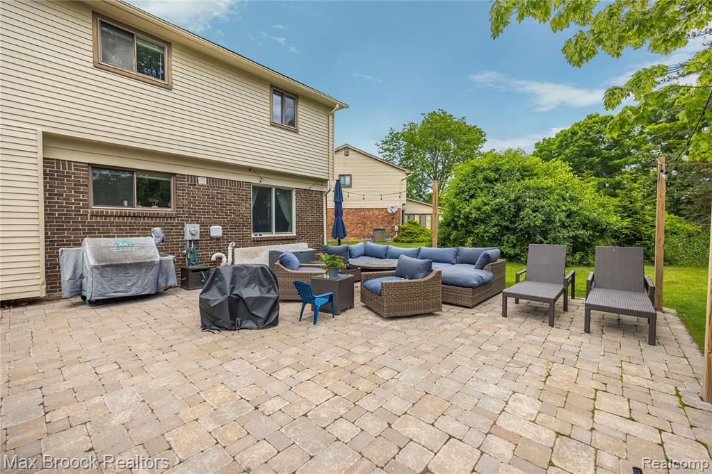 6247 Carpathian Court, West Bloomfield, MI 48324 — Photo 40