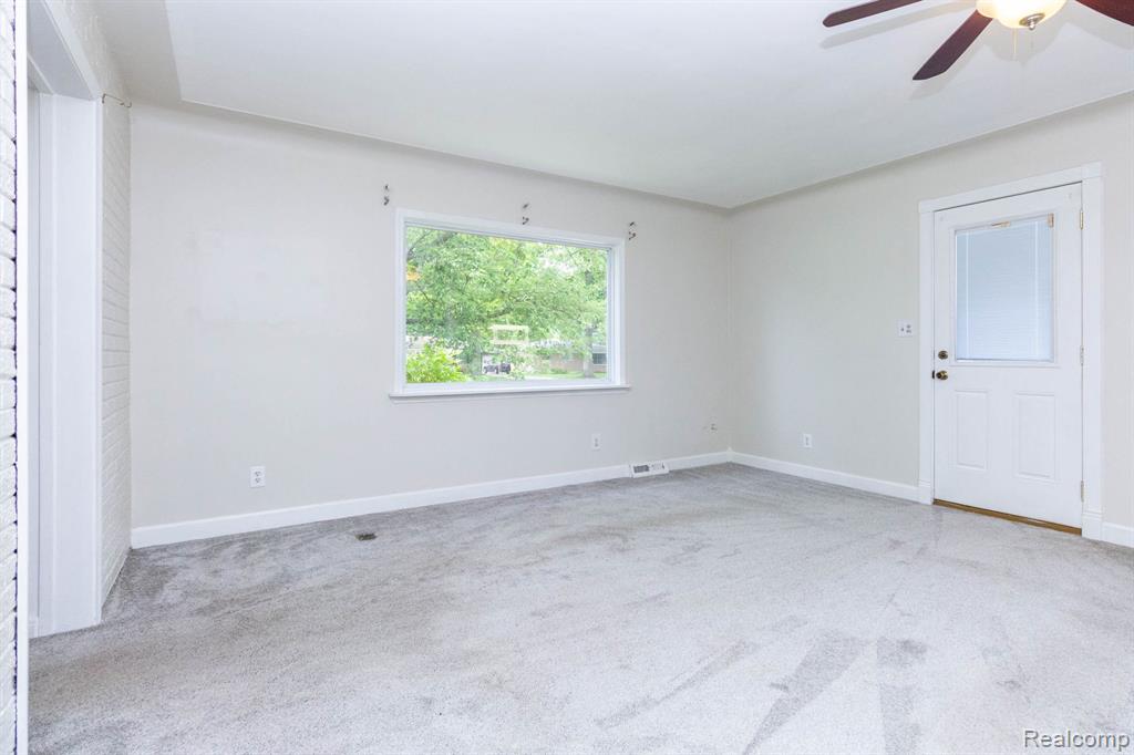33627 Bock Street, Garden City, MI — Photo 9