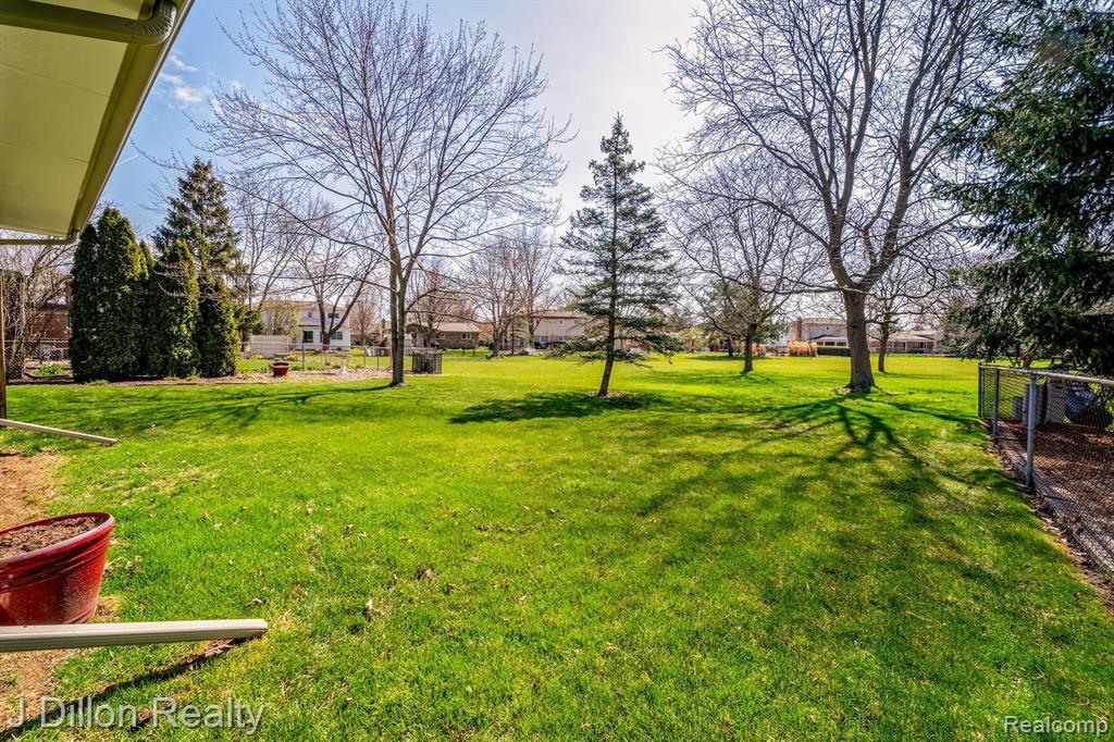 42807 SAXONY Road, Canton, MI 48187 — Photo 18