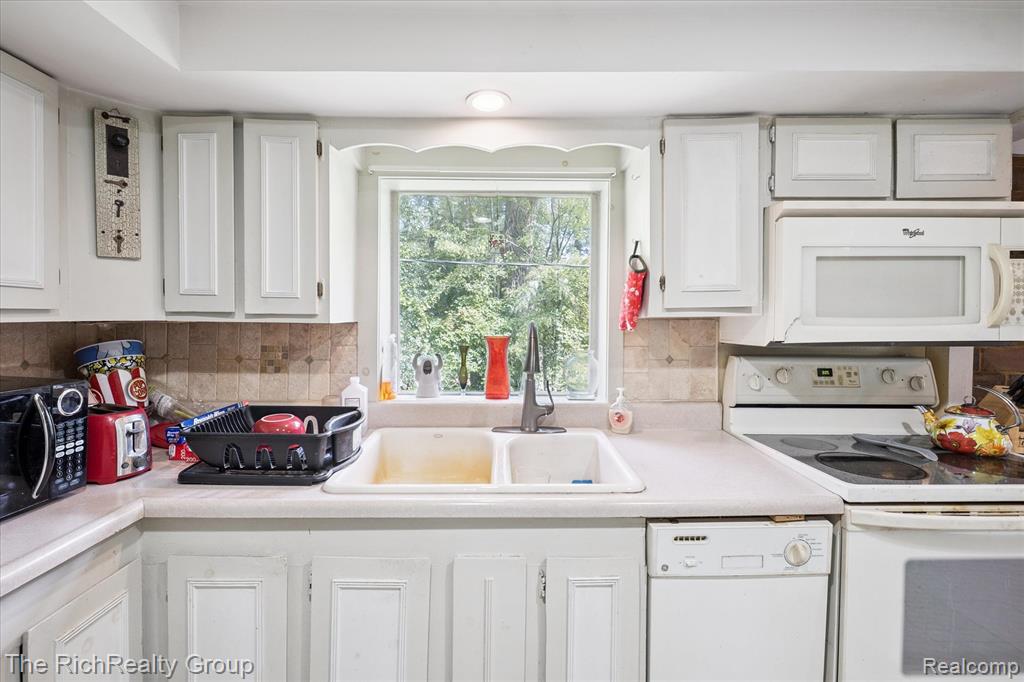 39635 Lotzford Road, Canton, MI 48187 — Photo 24