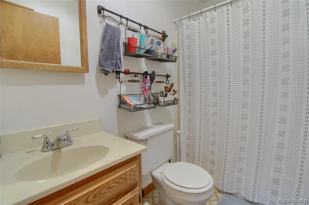 600 Oakville Waltz Road, New Boston, MI 48164 — Photo 15