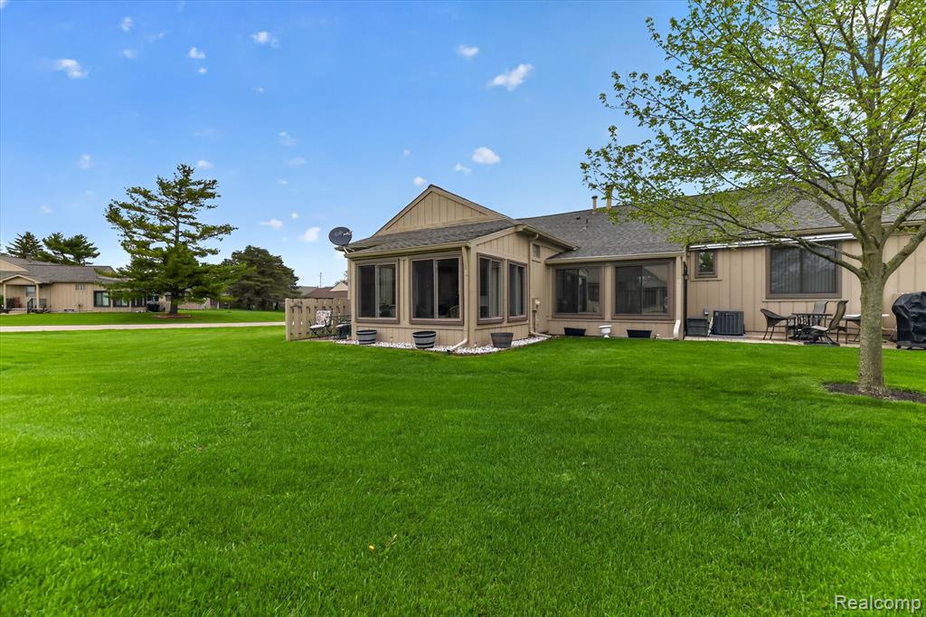 10044 Arlington Circle, 145, South Lyon, MI 48178 — Photo 27
