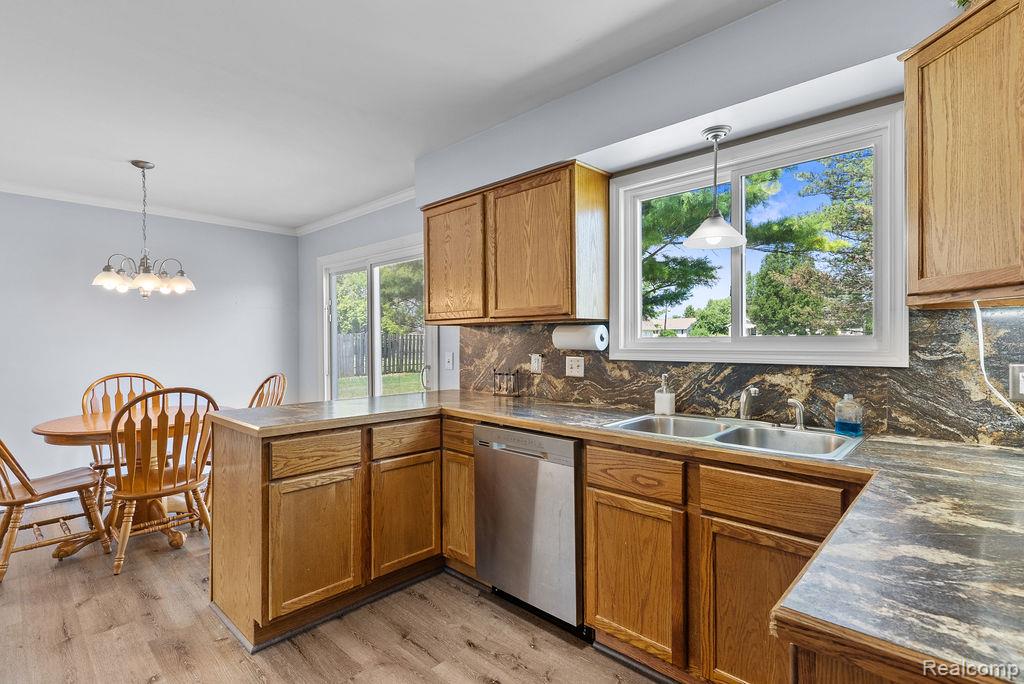 9328 Elaine Drive, Swartz Creek, MI 48473 — Photo 12