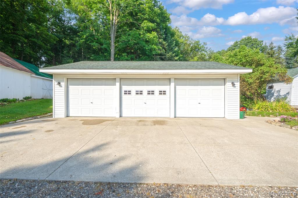 371 N Ortonville Road, Ortonville, MI 48462 — Photo 37