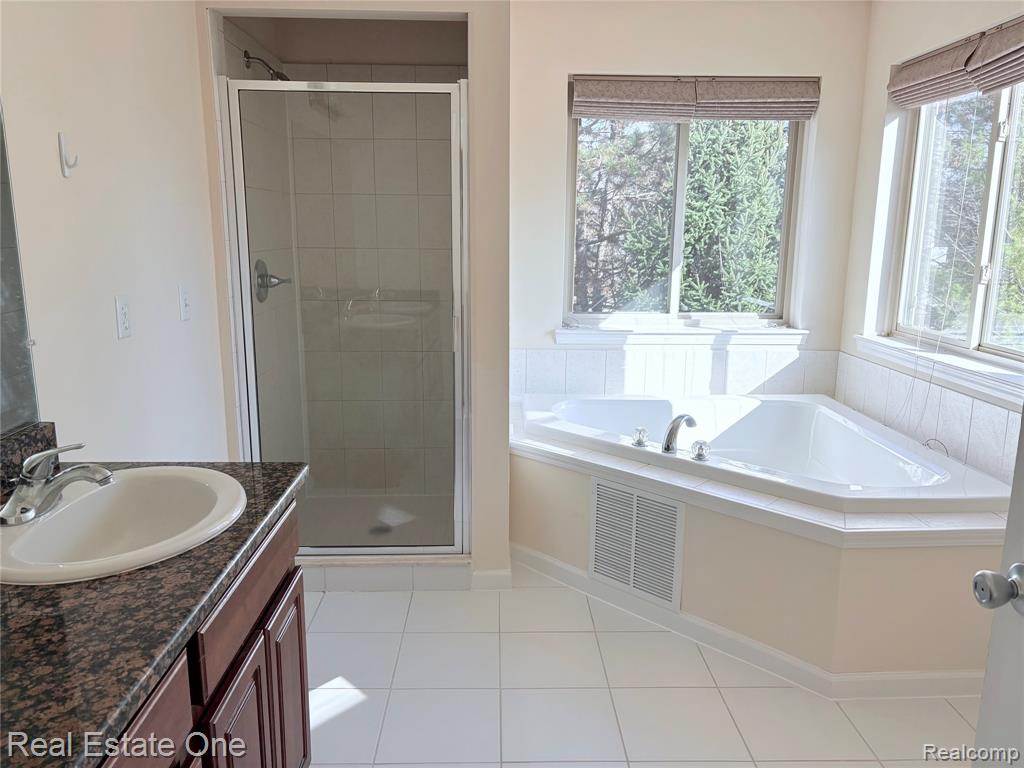 6178 Elarz Drive, Troy, MI 48085 — Photo 16