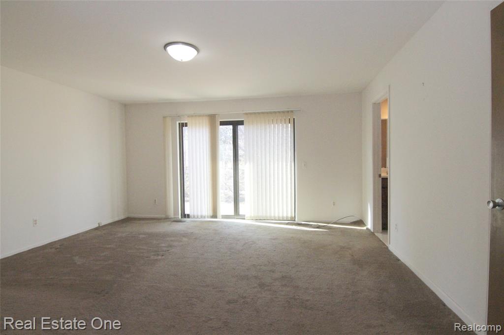 4458 Southmoor Lane, West Bloomfield, MI 48323 — Photo 14
