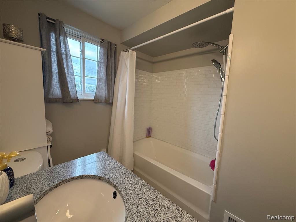 1645 Blairmoor Court, Grosse Pointe Woods, MI 48236 — Photo 20
