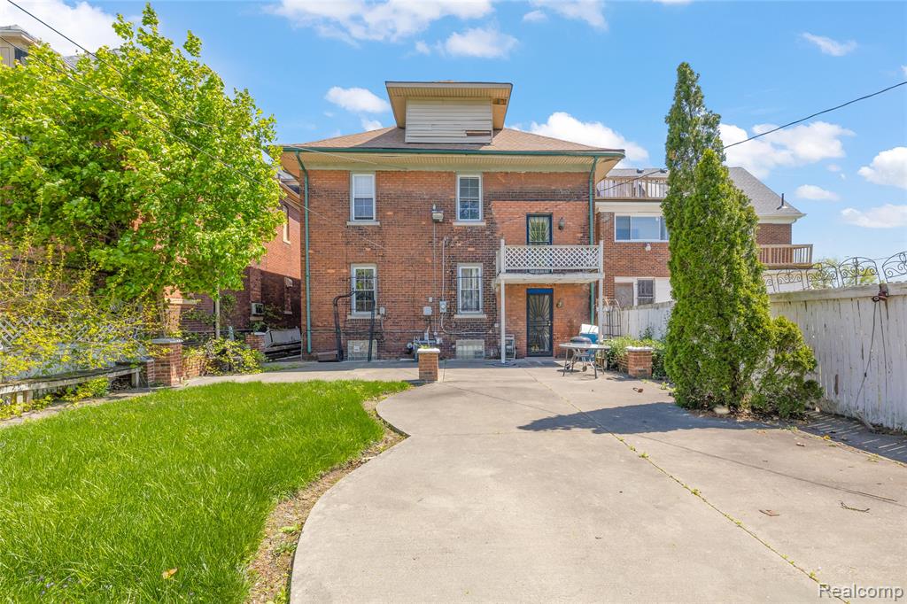 2425 W Grand Boulevard - Photo 3