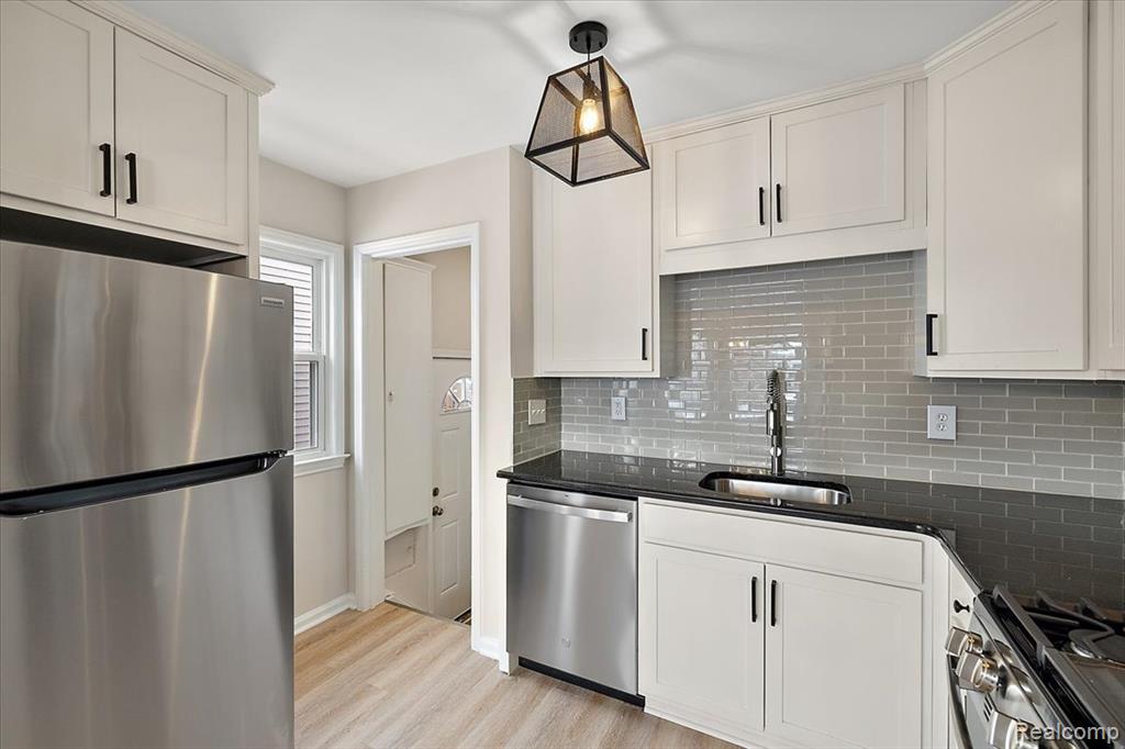 852 Cambridge Road, Berkley, MI 48072 — Photo 14