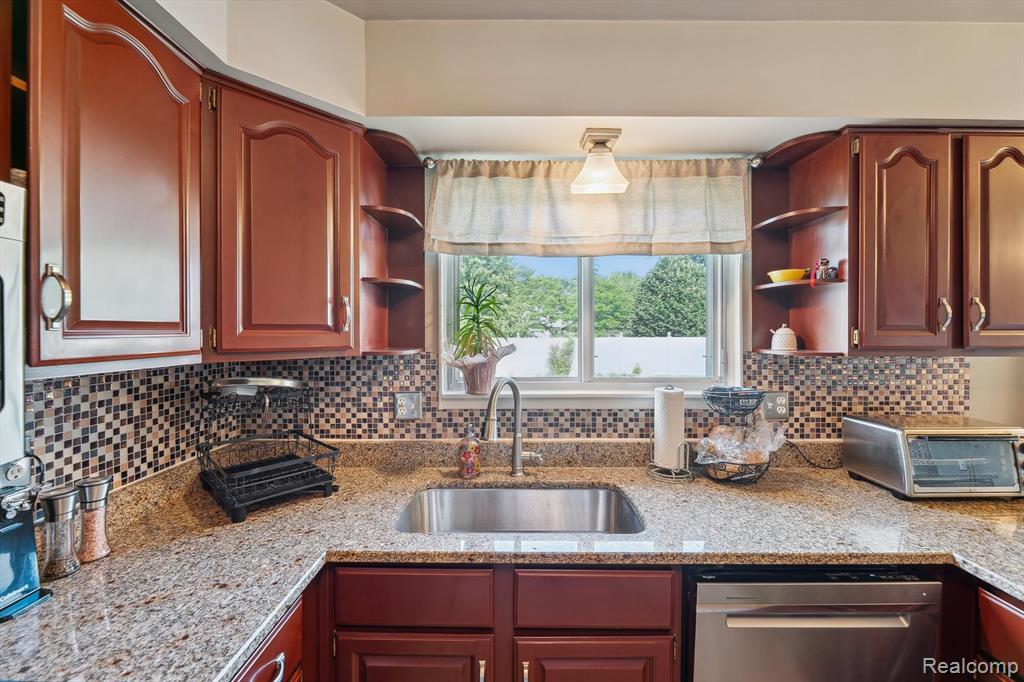 6900 Woonsocket Street, Canton, MI 48187 — Photo 24