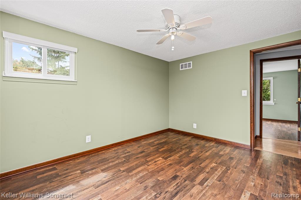 33614 Lakeview Street, New Baltimore, MI 48047 — Photo 38
