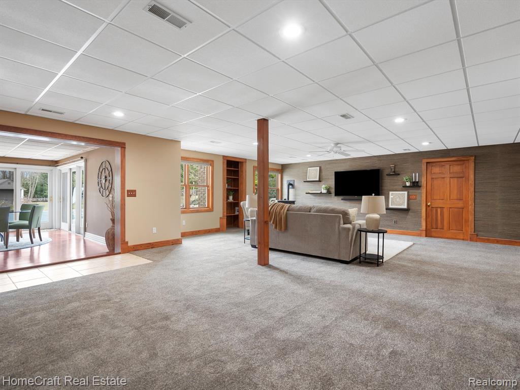 9123 SALEM FARMS Drive, South Lyon, MI 48178 — Photo 43