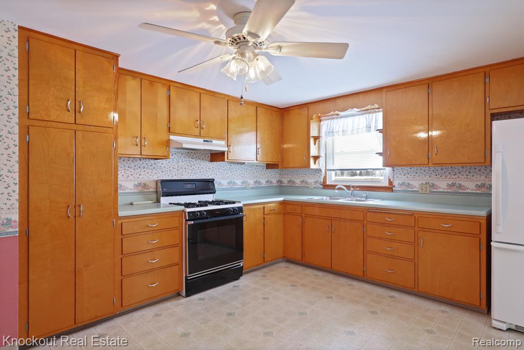 1105 S Mueller Road, Saginaw, MI 48601 — Photo 17