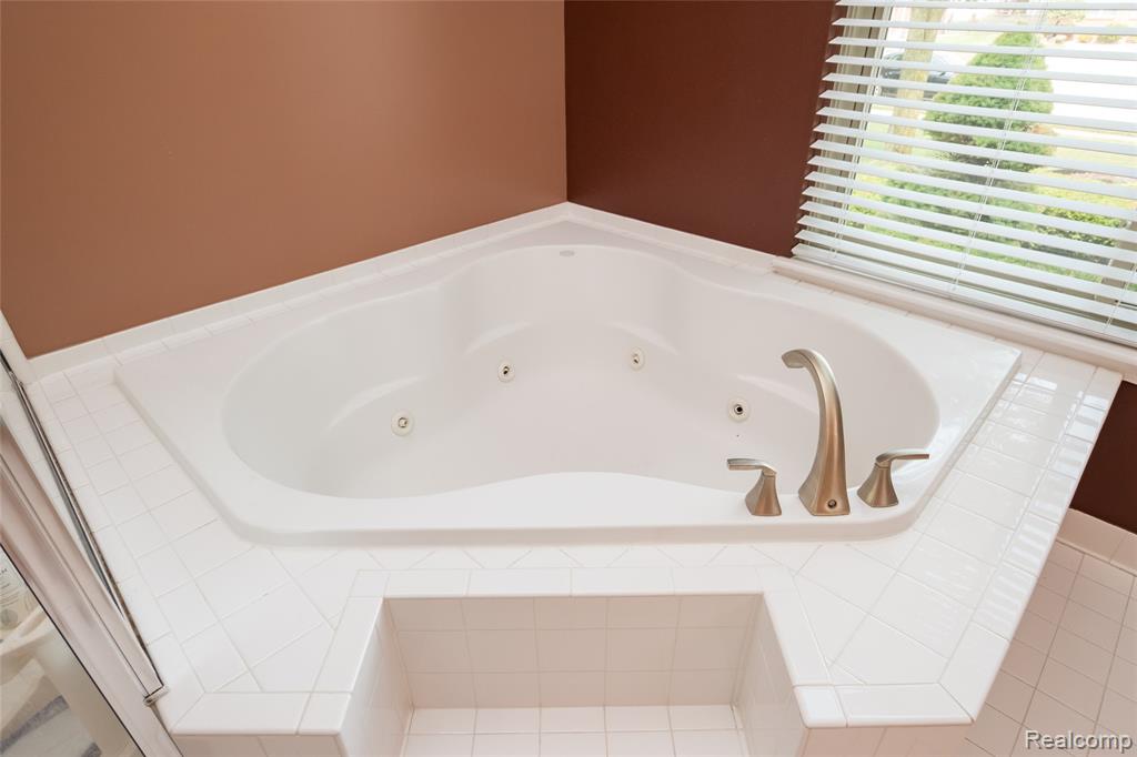 46431 Mariner Drive, Macomb, MI 48044 — Photo 35