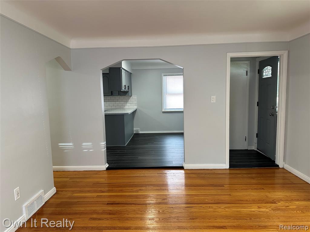 8243 Riverview Street, Dearborn Heights, MI 48127 — Photo 2