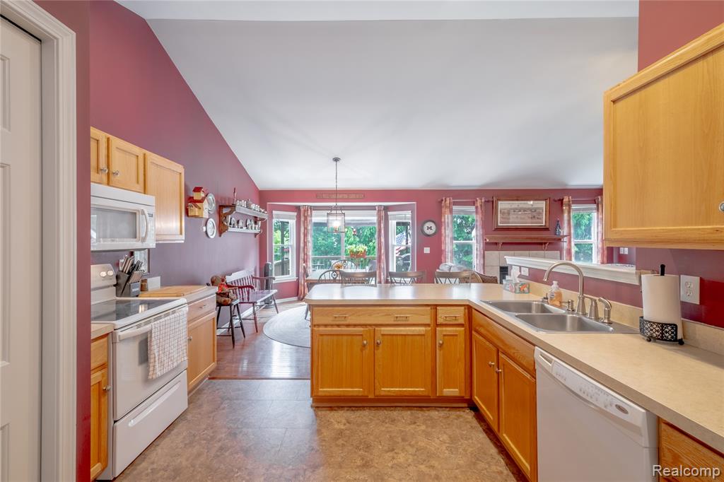 9006 Spring Brook Circle, Davison, MI 48423 — Photo 4