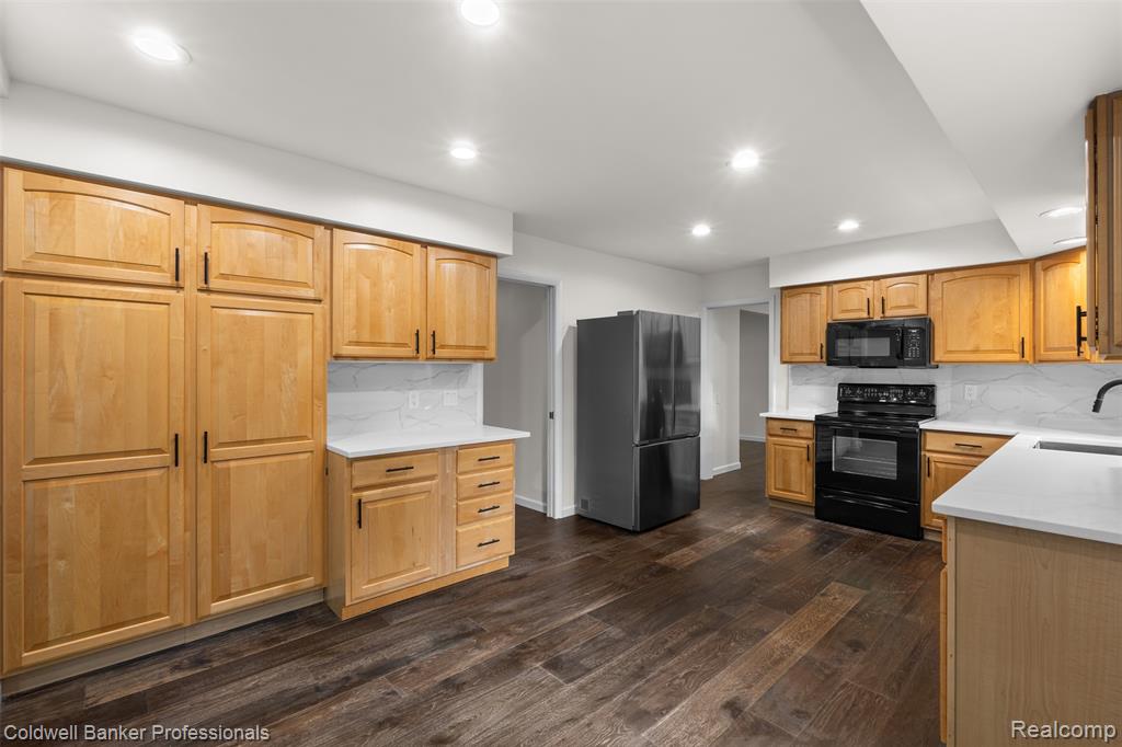 5890 Pinecroft Drive, West Bloomfield, MI — Photo 17