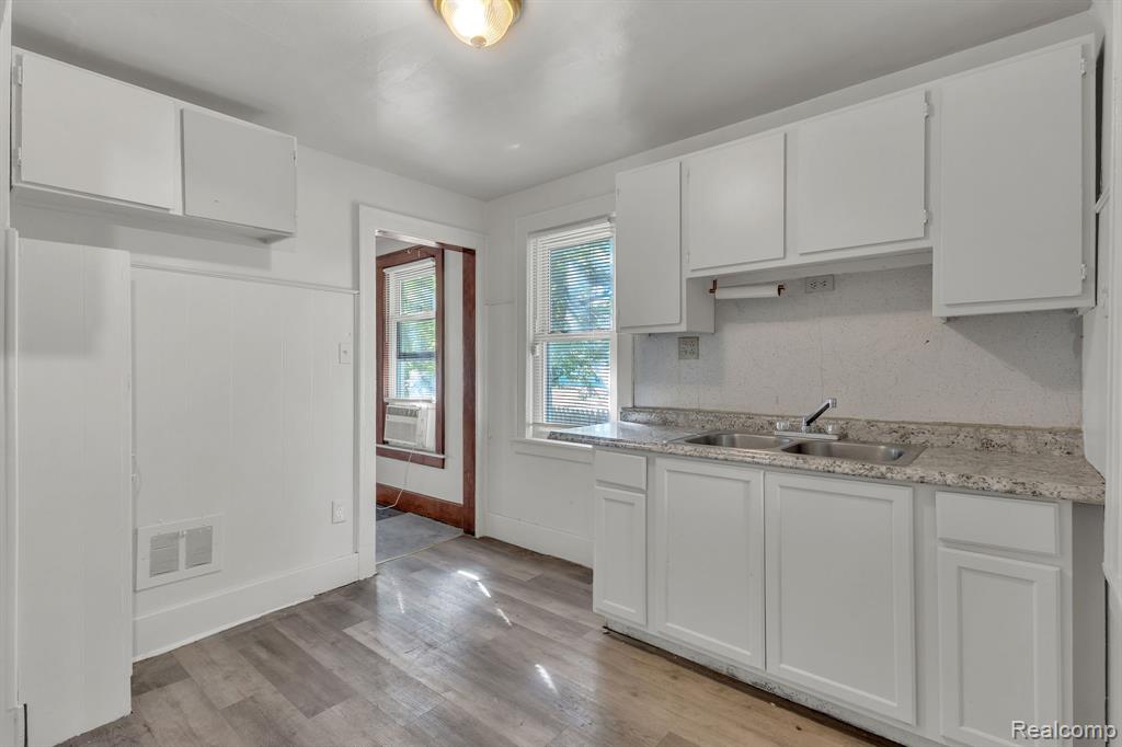 4877 Maynard Street, Detroit, MI 48215 — Photo 12